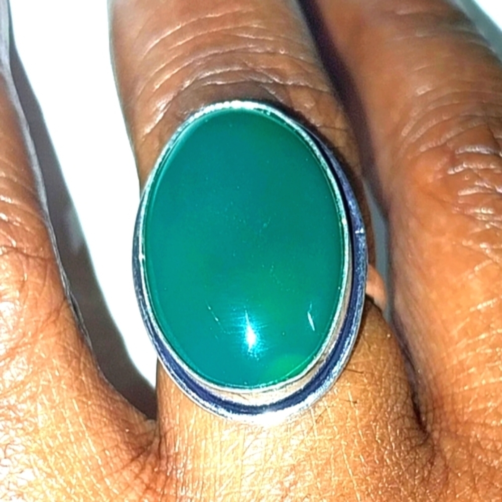 Elegant Unisex Silver and Green Gemstone Ring Sz 9